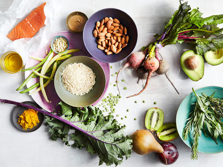 চল্লিশের পর সুস্থ ও সতেজ থাকুন: আপনার প্রতিদিনের সম্পূর্ণ খাদ্য তালিকা